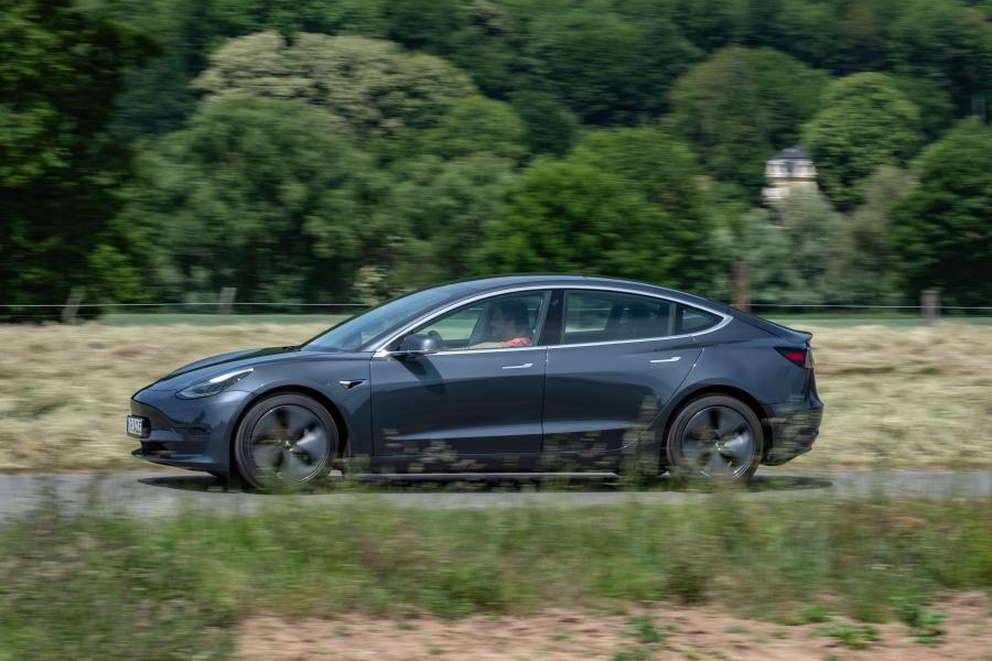  Tesla Model 3 2018 года  (WW) (фото 7 из 20)
